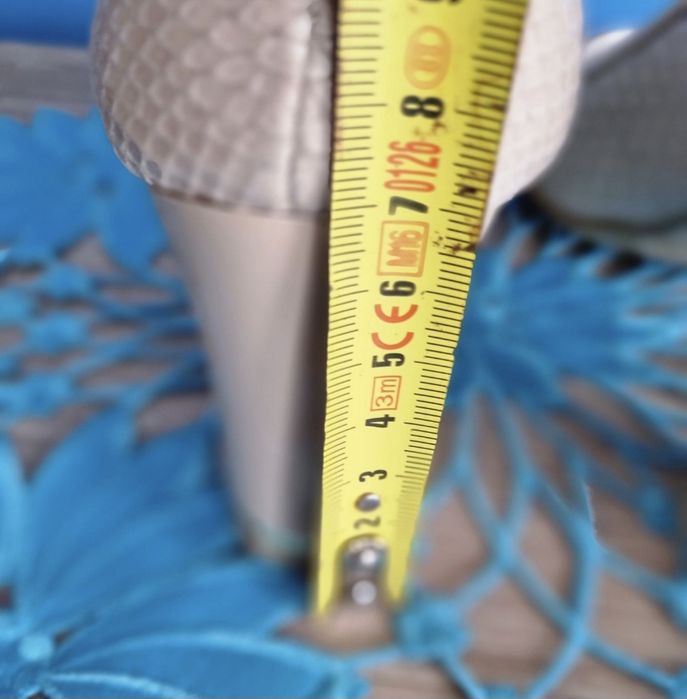 Nowe buty na obcasie r. 36