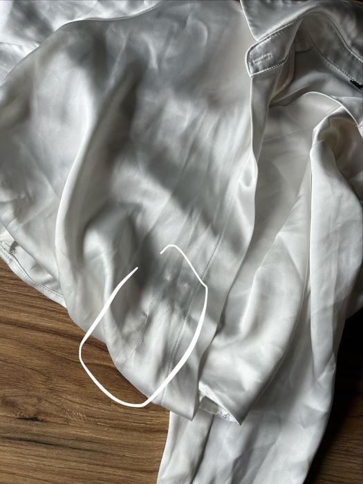 Biała satynowa koszula