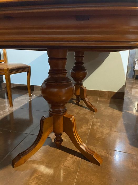 Mesa em madeira maciça extensível