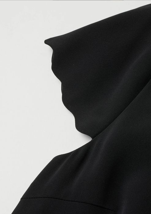 Маленька чорна сукня від бренду H&M