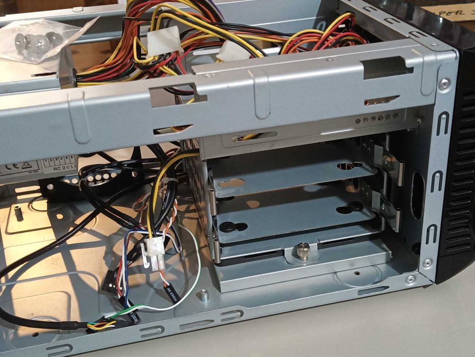 Caixa Desktop Mini ITX, com fonte 400W64343240099331124