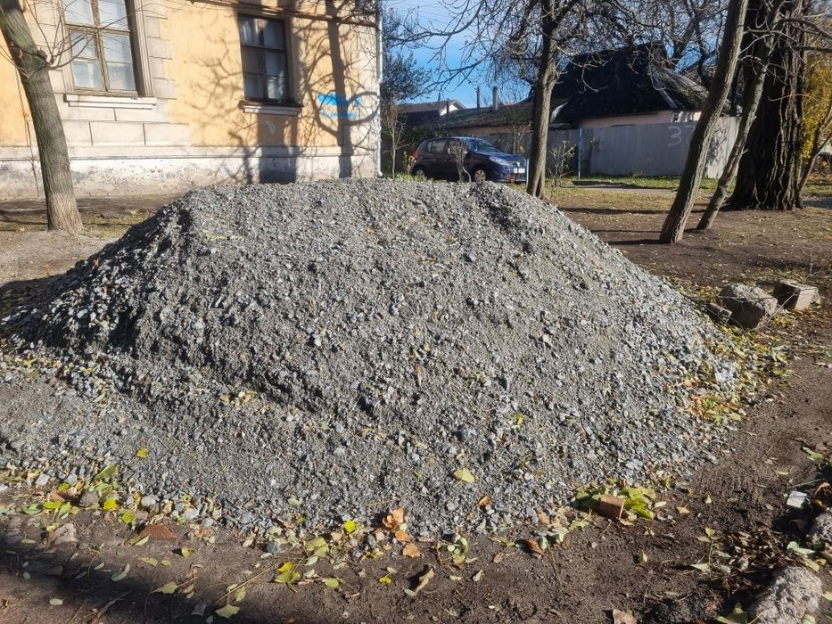 Шлак отвальный от 5 т. до 25т. Щебень, песок, отсев.