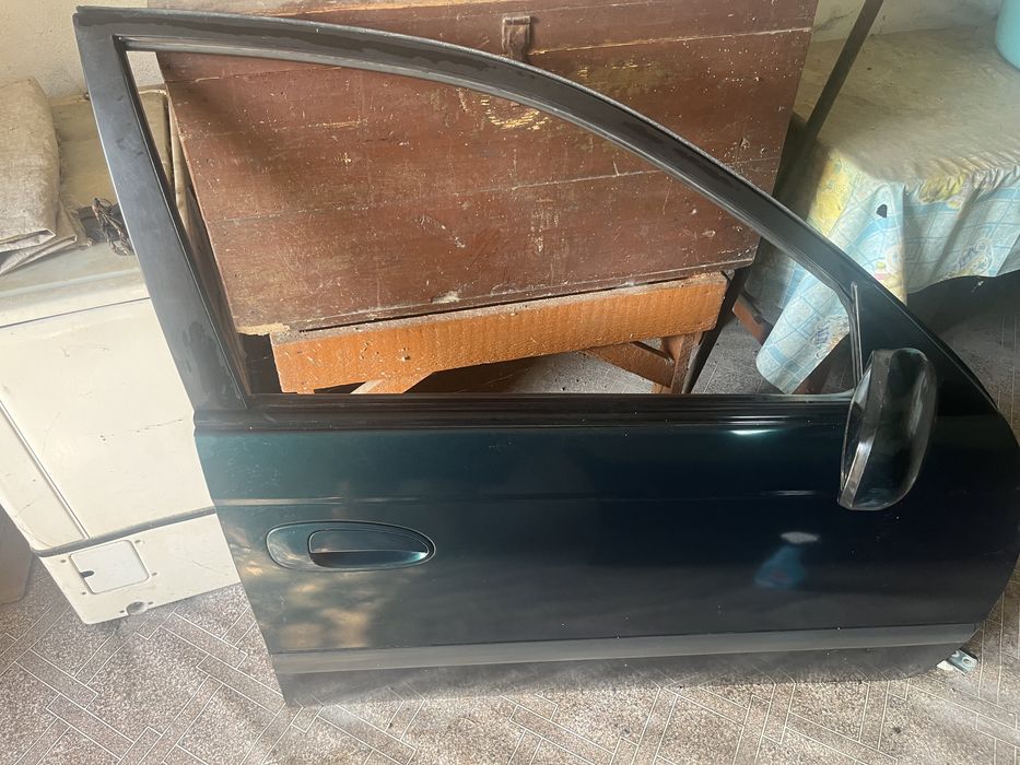 Двері перед/зад Toyota Avensis T22