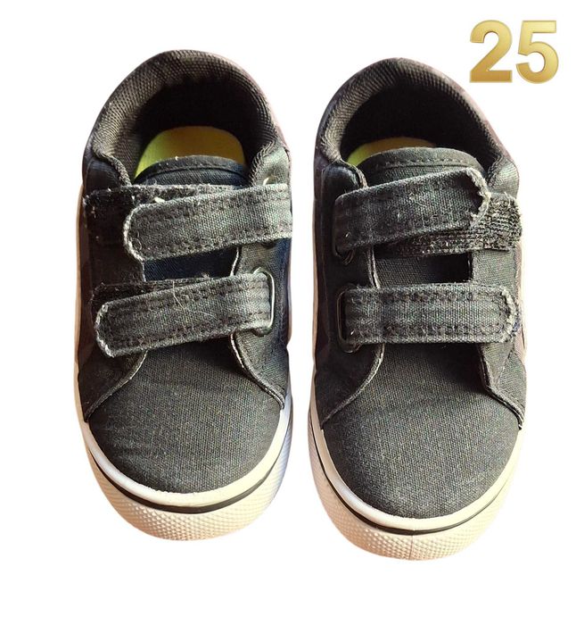 Sapatilhas Pretas Up 25