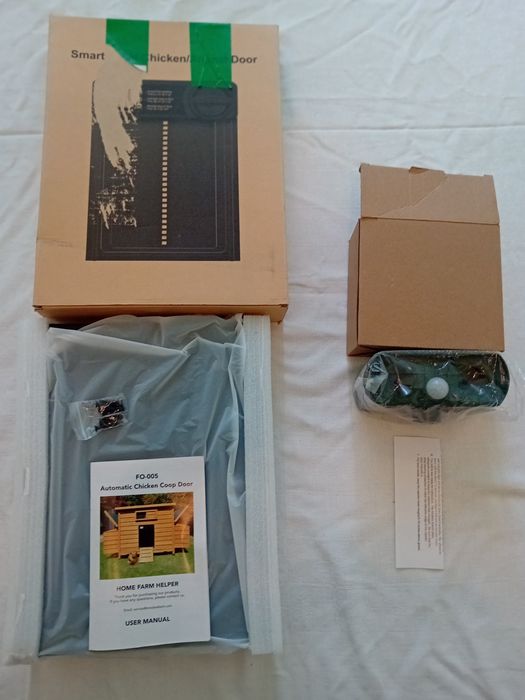 Zestaw do kurnika – automatyczne drzwi FO-005 + solarny odstraszacz zw
