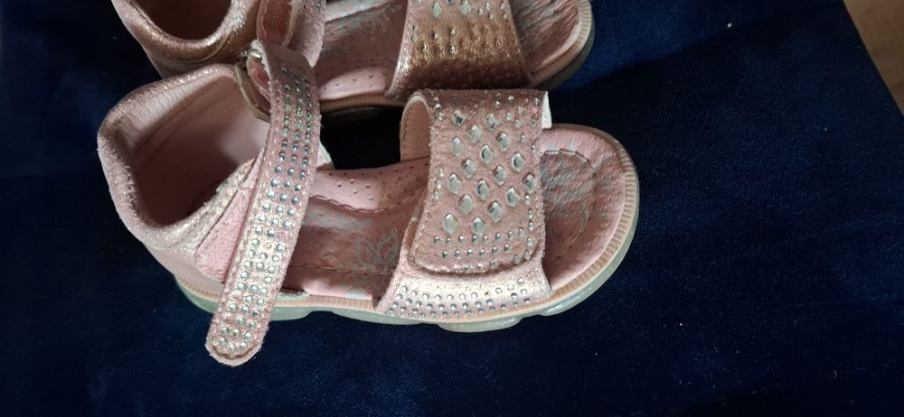 Sandałki dziecięce