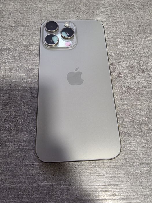 iPhone 15 Pro Max. 256 гб. Сріблястий. Батарея 85%. Як новий. Гарантія