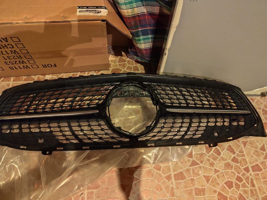 Vendo uma  grelha Mercedese uma gre