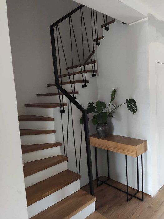 Barierka schodowa wewnętrzna industrialna metalowa spawana balustrada