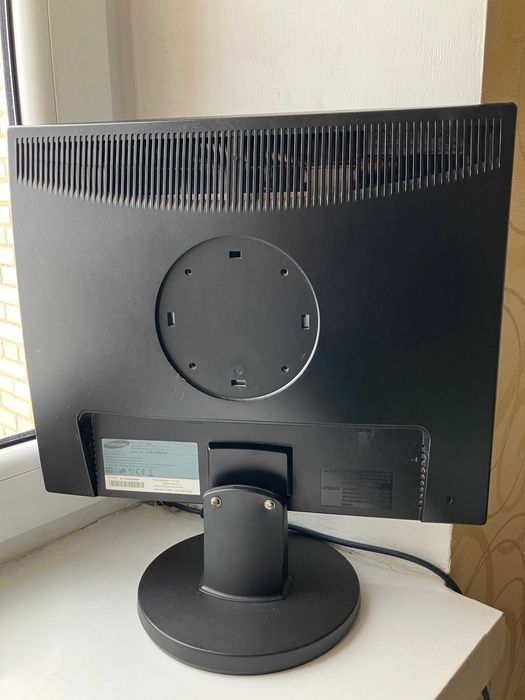 Монітор Samsung 943N