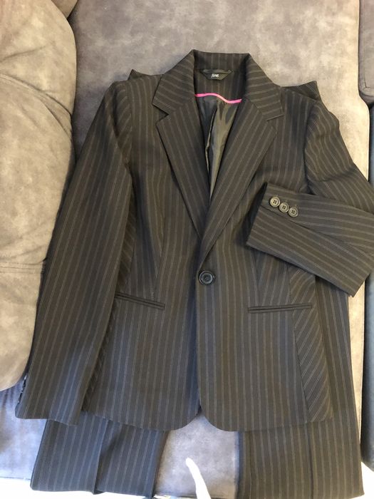 Жіночий костюм з брюками