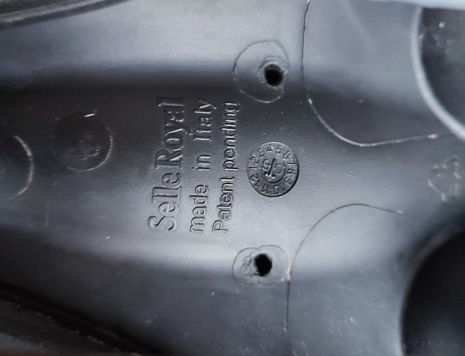 Велосипедное седло Sell Royal / грипсы /подножка /манетки