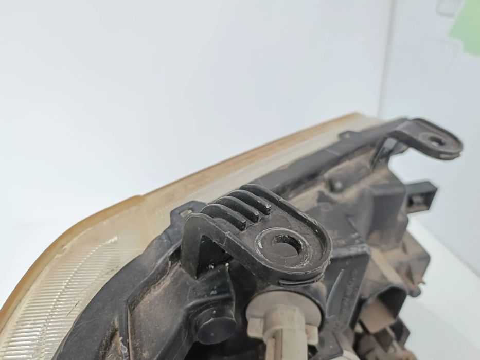 Ótica / farol esquerda NISSAN NP300 Navara Pick Up Chassis (D40)