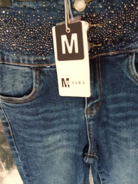 Nowe piękne spodnie jeansowe z wysokim stanem M Sara
