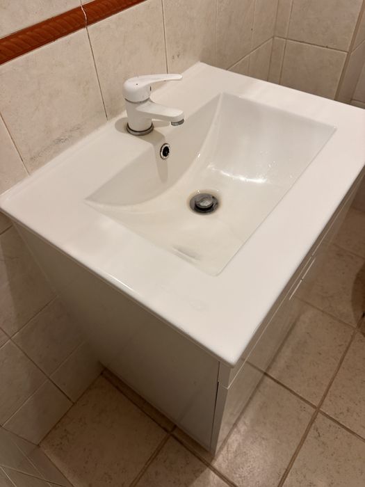 Armário com lavatório casa banho