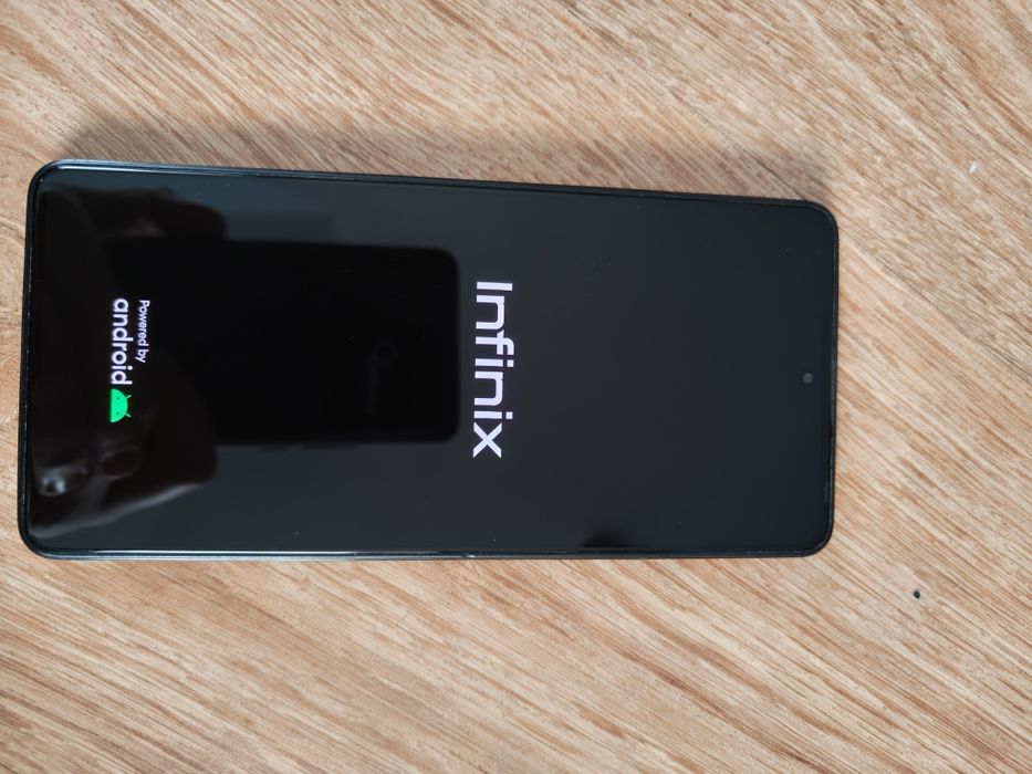 Infinix Note 30 Pro 8+8 GB RAM / 256 GB – AMOLED, 68W, komplet