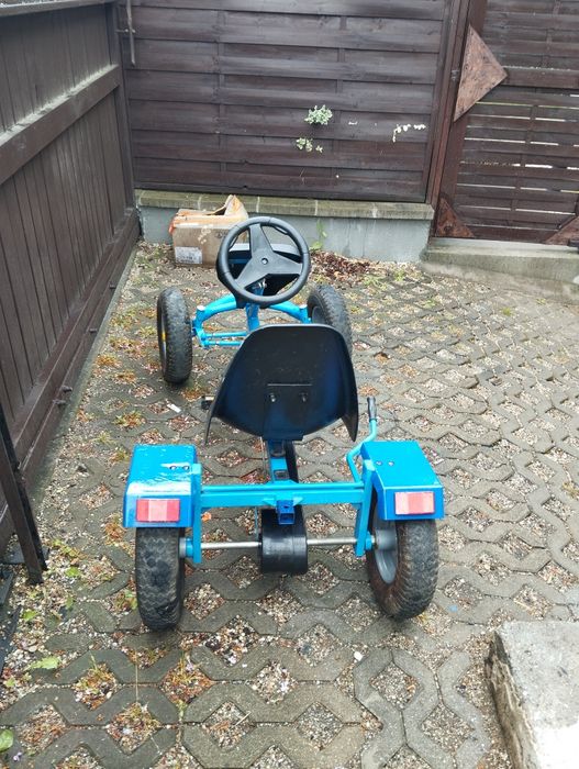 Gokart dwuosobowy dla dziecka i osoby dorosłej.
