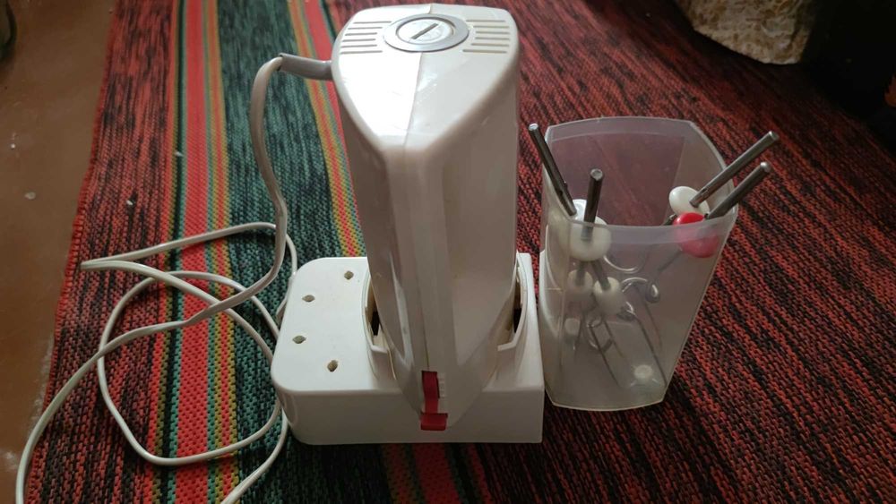 Міксер, робочий, без коробки але з підставкою