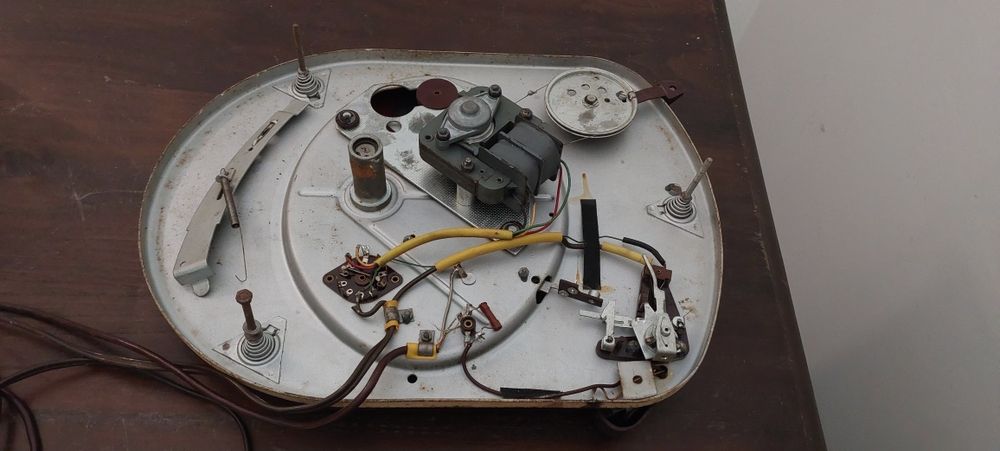 auto-rádio antigo ,studebaber - Philco e prato gira discos Telefunken