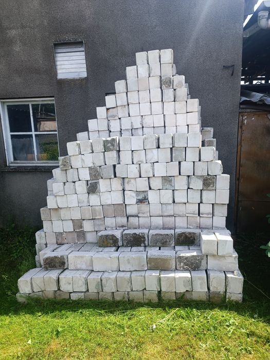 Cegły białe po rozbiórce