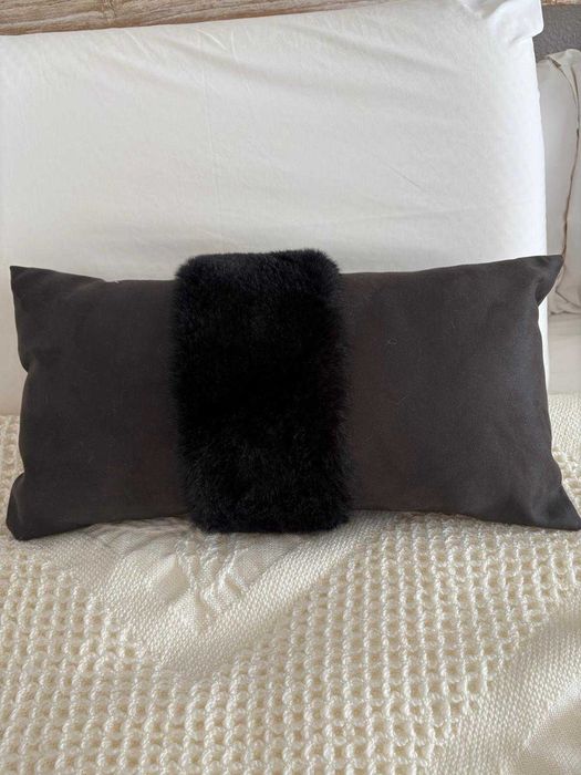 Almofadas pretas decorativas