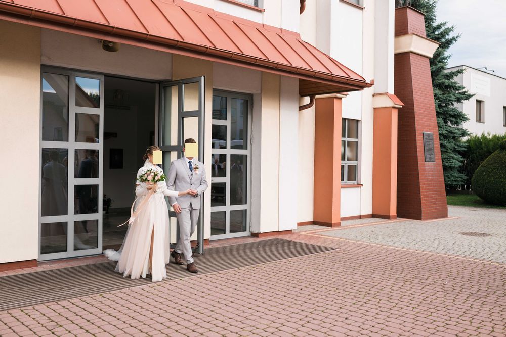 Brzoskwiniowa suknia ślubna