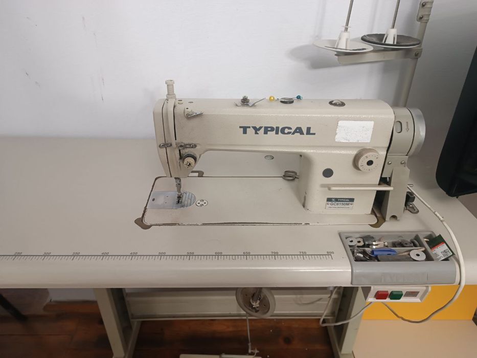 Промислова швейна машинка