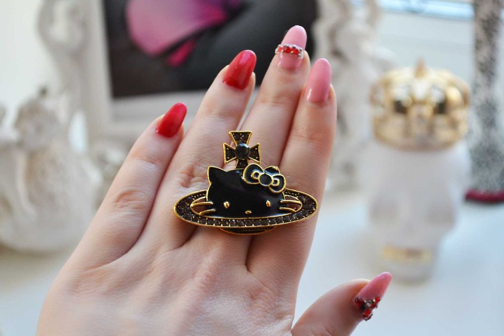 Брошь Hello kitty от Vivienne Westwood брошка