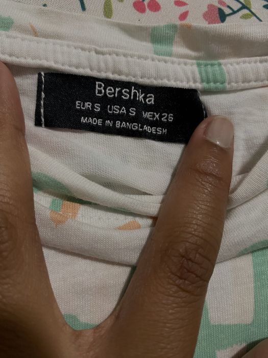 T-shirt da bershka com laço.