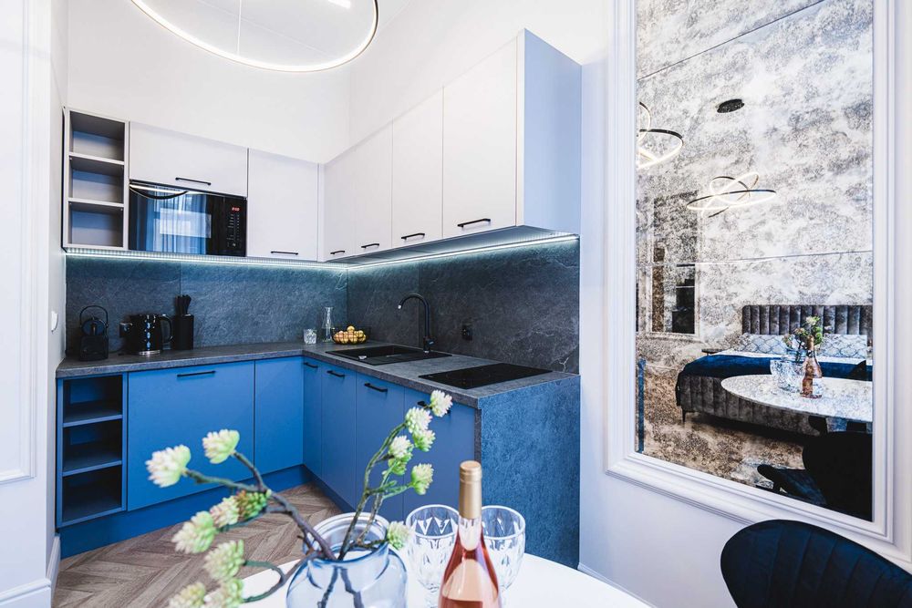 Ciche studio 25 m² | Stare Miasto | odnowiona kamienica