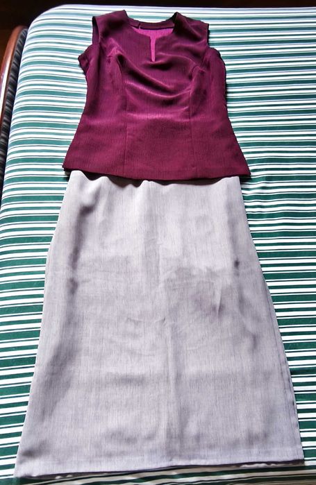 Elegante Top Bordô com pequena abertura de cada lado