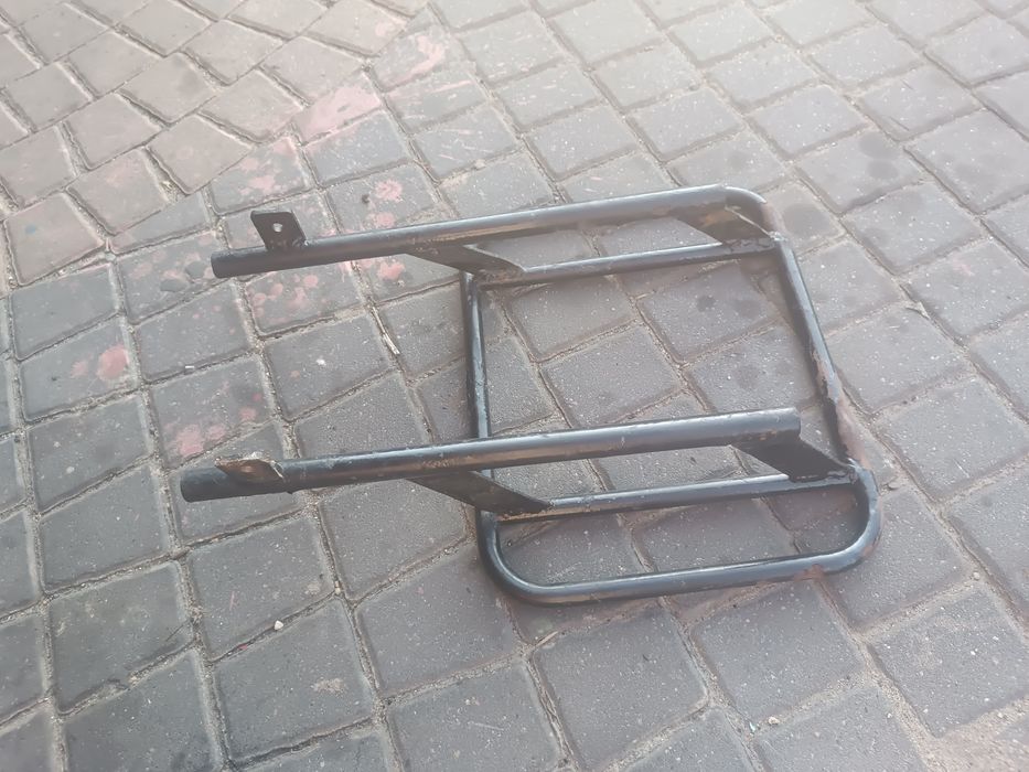 Stelaż pod kufer centralny motocyklowy