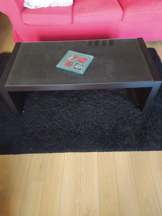 Mesa de centro com vidro