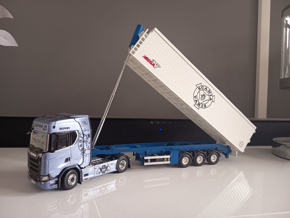 Model Scania + naczepa Tekno skala 1:50