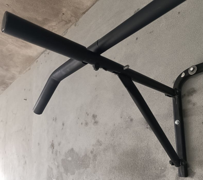 Pull-Up Bar446556277950402562
