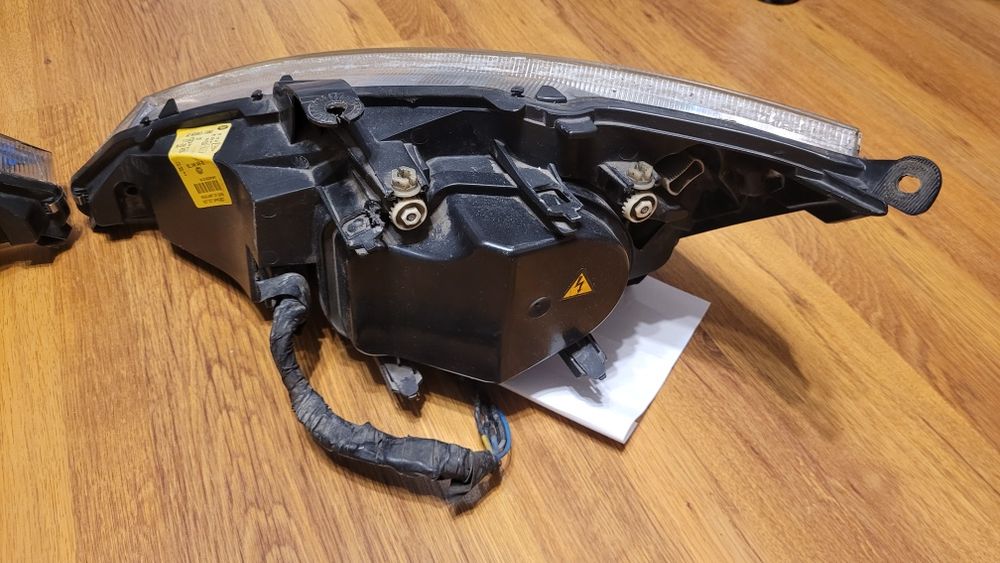 Lampy reflektory Ford Focus mk1 bixenon xenon komplet lewa i prawa