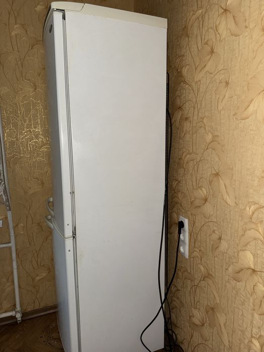 Холодильник двокамерний