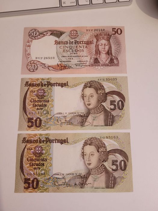 Moedas .notas e relógios
