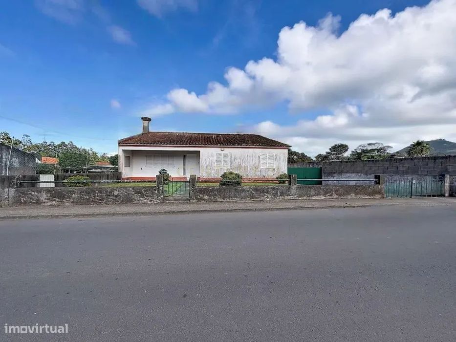 Moradia T3+1 térrea com garagem, jardim e amplo terreno — Aflitos, Fen