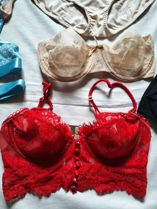 Білизна, боді, топи.