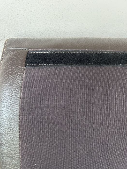 Esteira em pele castanha  para cadeirão