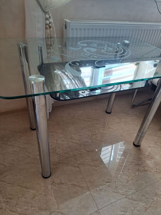 Стіл кухонний скляний