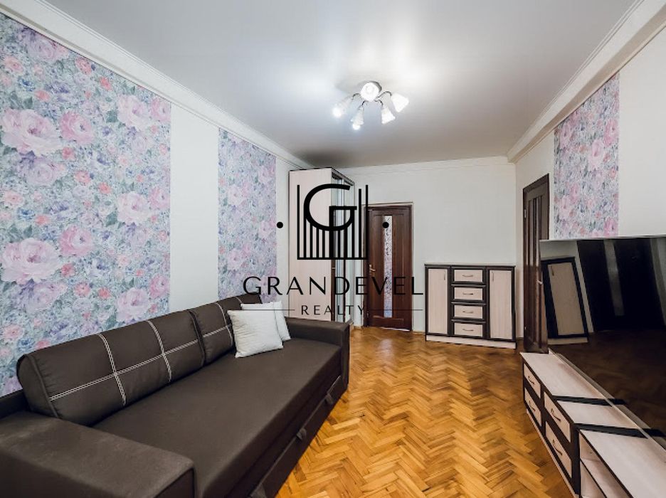 Продам 2к квартиру по вул. Ушинського, Чоколівка, радіоринок, Київ