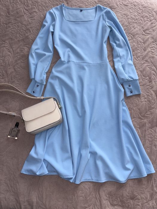 Блакитна сукня, розмір 44, тягнуча тканина