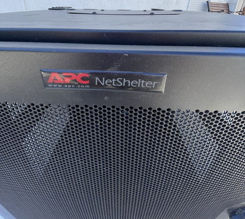 Rack APC NetShelter 12U – 600×900