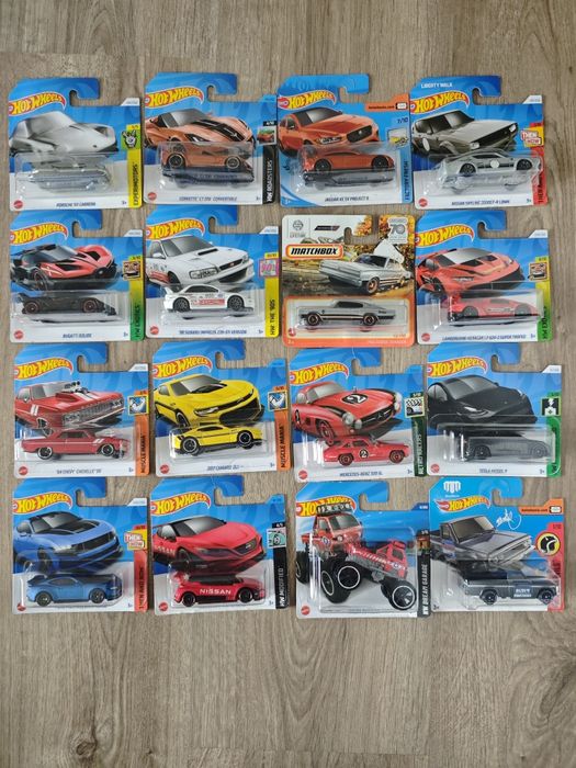 Hot Wheels antigos e recentes