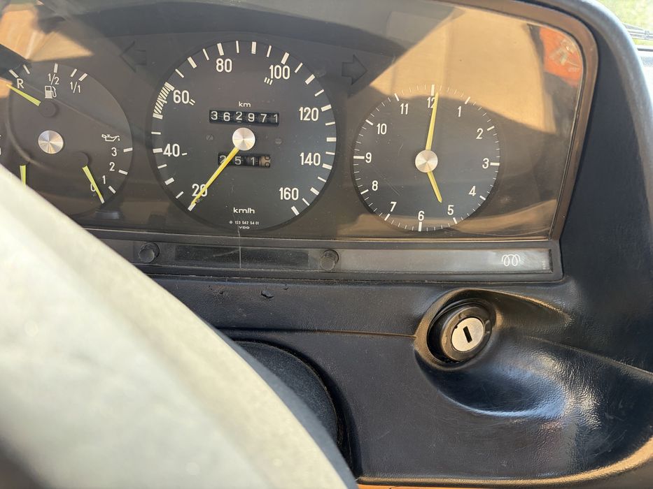 Mercedes w123 200D