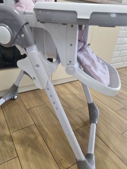 Стільчик для годування фірми Kikka в дуже гарному стані.