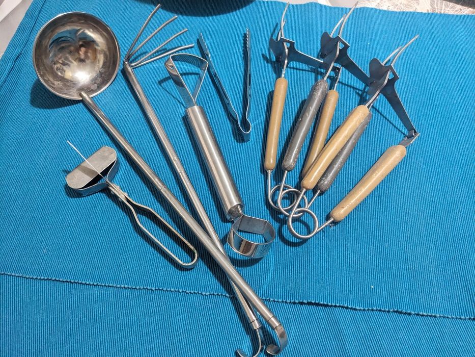 Кухонная утварь столовые приборы ложки вилки лопатки толкушки ножи всё