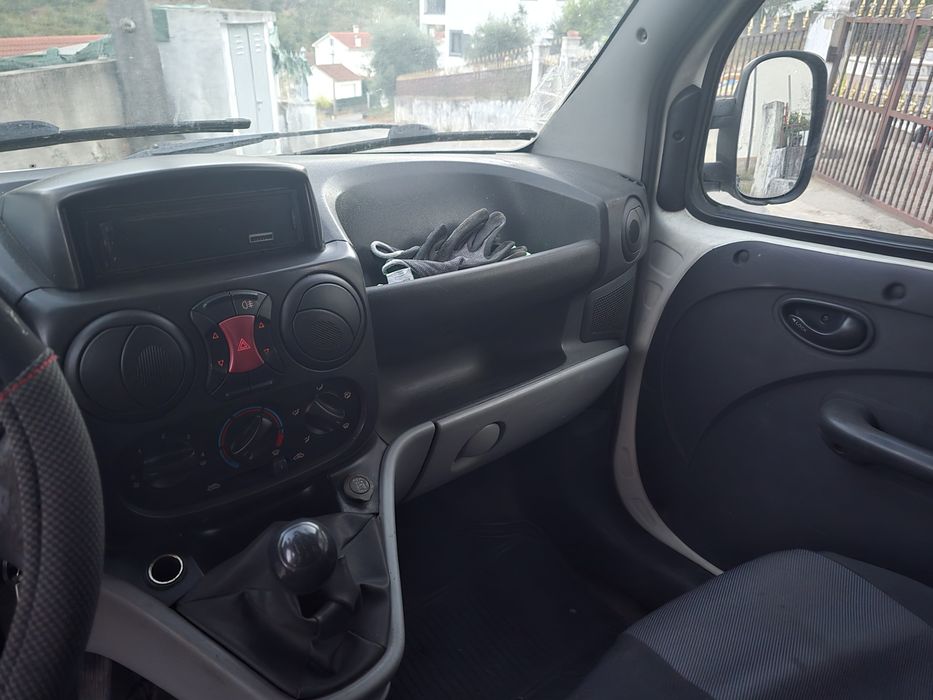 Fiat doblo 1.9 com avaria